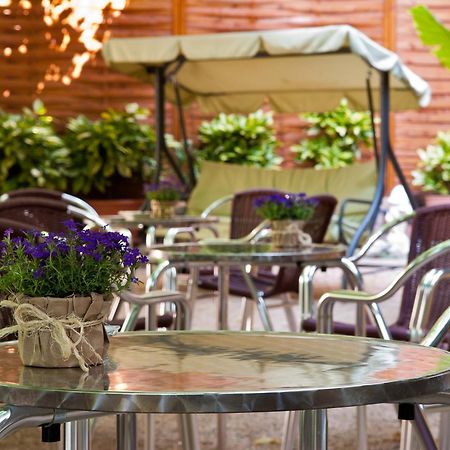 קאלדס דה מאלבלה Hostal Fabrellas מראה חיצוני תמונה