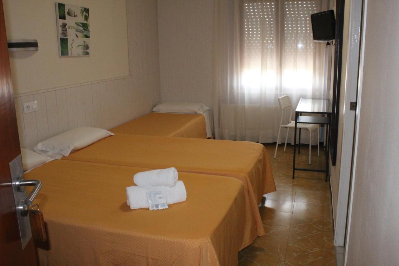 קאלדס דה מאלבלה Hostal Fabrellas מראה חיצוני תמונה