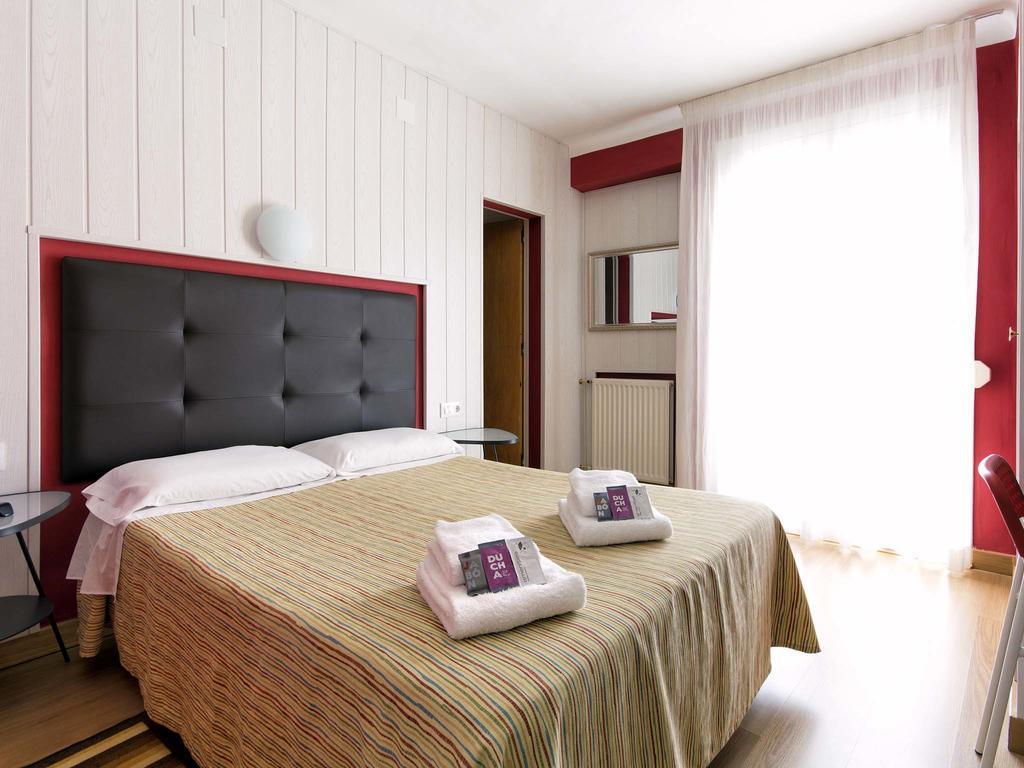 קאלדס דה מאלבלה Hostal Fabrellas מראה חיצוני תמונה