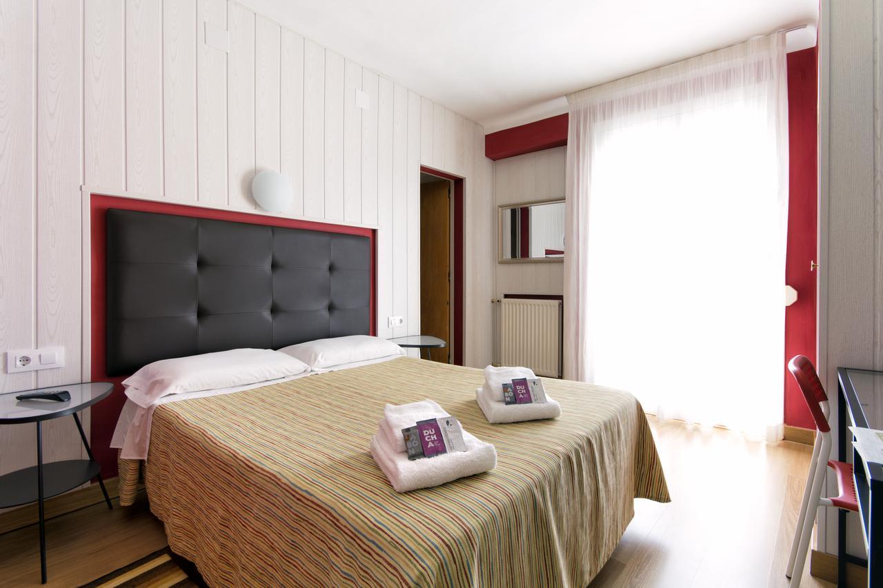 קאלדס דה מאלבלה Hostal Fabrellas מראה חיצוני תמונה