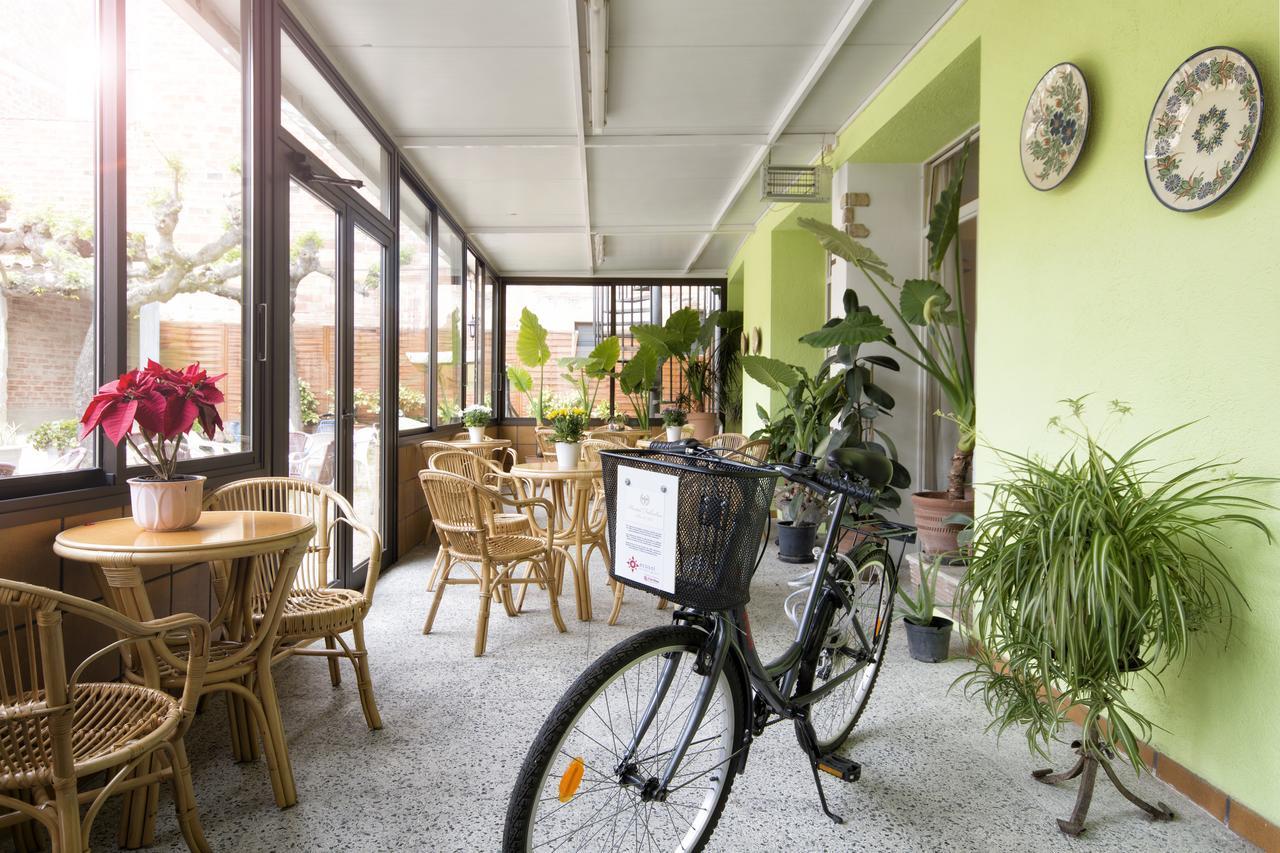 קאלדס דה מאלבלה Hostal Fabrellas מראה חיצוני תמונה