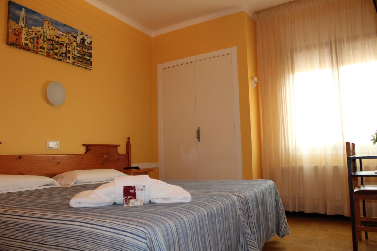 קאלדס דה מאלבלה Hostal Fabrellas מראה חיצוני תמונה