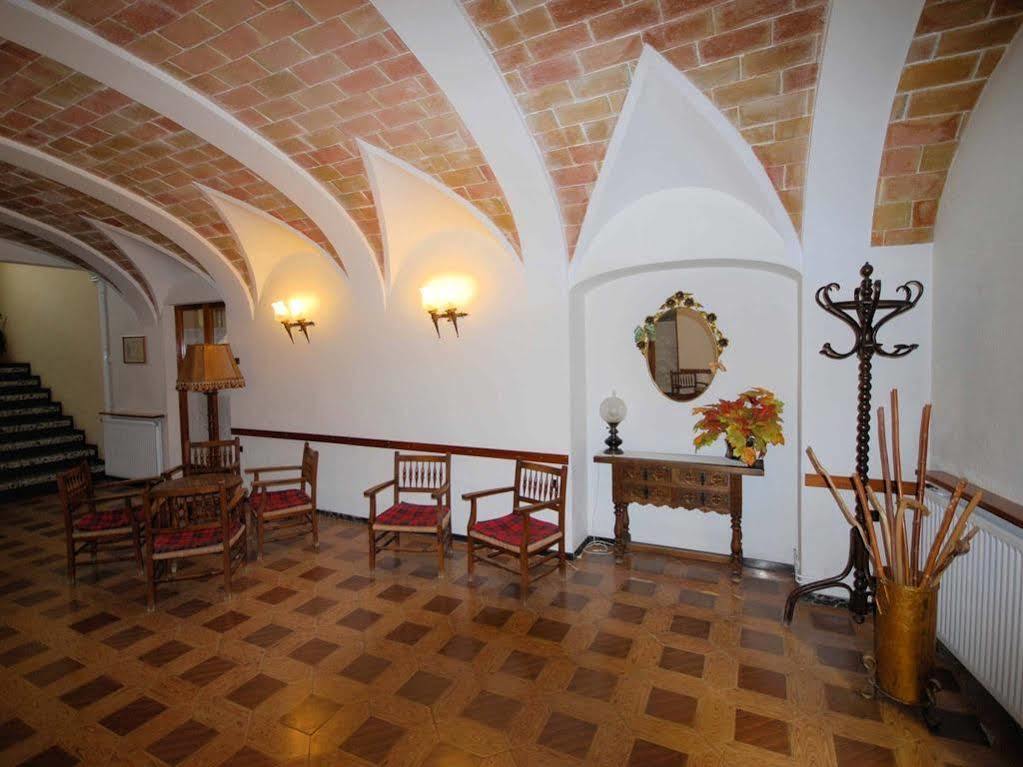 קאלדס דה מאלבלה Hostal Fabrellas מראה חיצוני תמונה